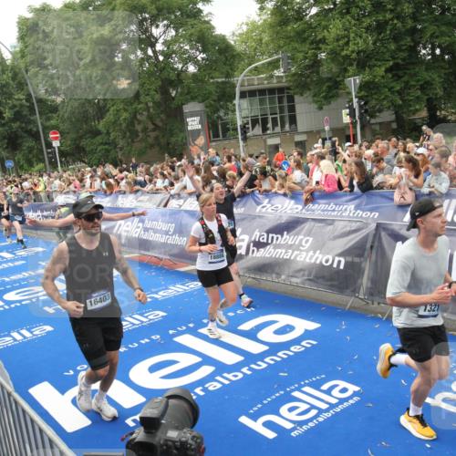 29.06.2025 - hella hamburg halbmarathon Michael Strokosch http://msf.ph/oto/8537539 29.06.2025 10:50:10 Ziel  meine-sportfotos.de