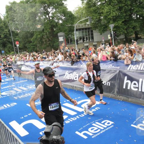 29.06.2025 - hella hamburg halbmarathon Michael Strokosch http://msf.ph/oto/8537541 29.06.2025 10:50:10 Ziel  meine-sportfotos.de