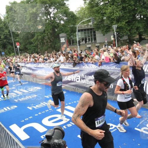29.06.2025 - hella hamburg halbmarathon Michael Strokosch http://msf.ph/oto/8537543 29.06.2025 10:50:10 Ziel  meine-sportfotos.de