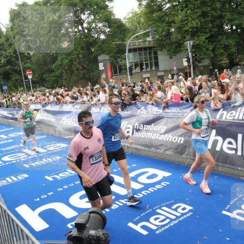 29.06.2025 - hella hamburg halbmarathon Michael Strokosch http://msf.ph/oto/8537561 29.06.2025 10:50:14 Ziel  meine-sportfotos.de