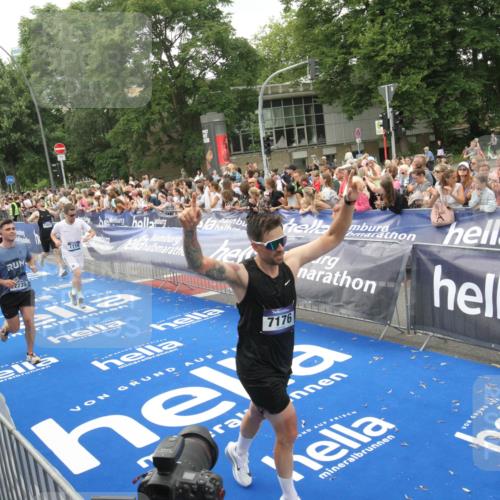 29.06.2025 - hella hamburg halbmarathon Michael Strokosch http://msf.ph/oto/8537569 29.06.2025 10:50:17 Ziel  meine-sportfotos.de