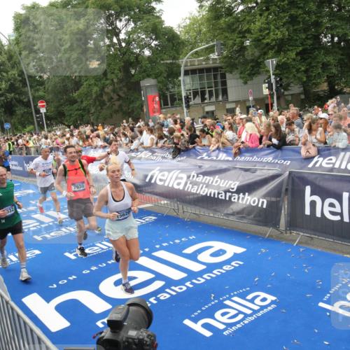 29.06.2025 - hella hamburg halbmarathon Michael Strokosch http://msf.ph/oto/8537587 29.06.2025 10:50:21 Ziel  meine-sportfotos.de