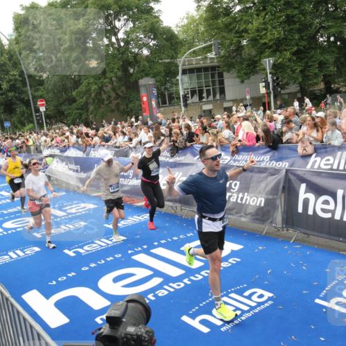 29.06.2025 - hella hamburg halbmarathon Michael Strokosch http://msf.ph/oto/8537622 29.06.2025 10:50:32 Ziel  meine-sportfotos.de