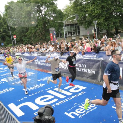 29.06.2025 - hella hamburg halbmarathon Michael Strokosch http://msf.ph/oto/8537624 29.06.2025 10:50:33 Ziel  meine-sportfotos.de
