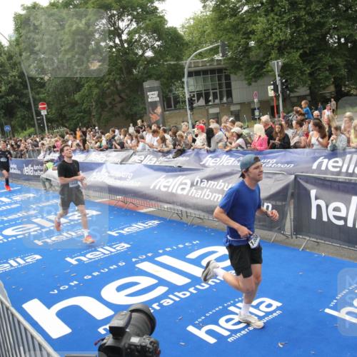 29.06.2025 - hella hamburg halbmarathon Michael Strokosch http://msf.ph/oto/8537640 29.06.2025 10:32:56 Ziel  meine-sportfotos.de