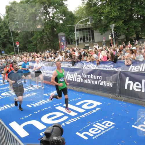 29.06.2025 - hella hamburg halbmarathon Michael Strokosch http://msf.ph/oto/8537645 29.06.2025 10:50:38 Ziel  meine-sportfotos.de