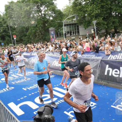 29.06.2025 - hella hamburg halbmarathon Michael Strokosch http://msf.ph/oto/8537655 29.06.2025 10:50:41 Ziel  meine-sportfotos.de