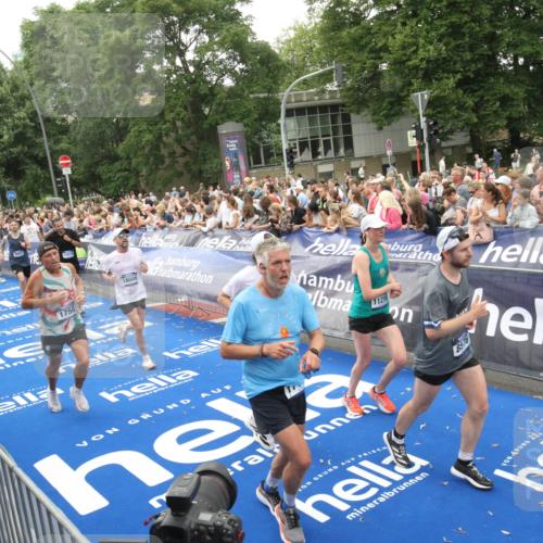 29.06.2025 - hella hamburg halbmarathon Michael Strokosch http://msf.ph/oto/8537657 29.06.2025 10:50:41 Ziel  meine-sportfotos.de