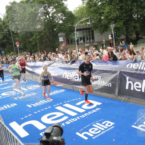 29.06.2025 - hella hamburg halbmarathon Michael Strokosch http://msf.ph/oto/8537658 29.06.2025 10:32:59 Ziel  meine-sportfotos.de