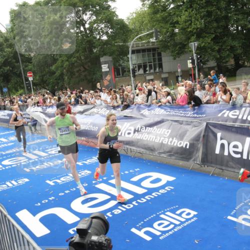 29.06.2025 - hella hamburg halbmarathon Michael Strokosch http://msf.ph/oto/8537662 29.06.2025 10:33:00 Ziel  meine-sportfotos.de