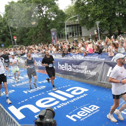 29.06.2025 - hella hamburg halbmarathon Michael Strokosch http://msf.ph/oto/8537664 29.06.2025 10:50:42 Ziel  meine-sportfotos.de