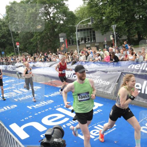 29.06.2025 - hella hamburg halbmarathon Michael Strokosch http://msf.ph/oto/8537667 29.06.2025 10:33:00 Ziel  meine-sportfotos.de