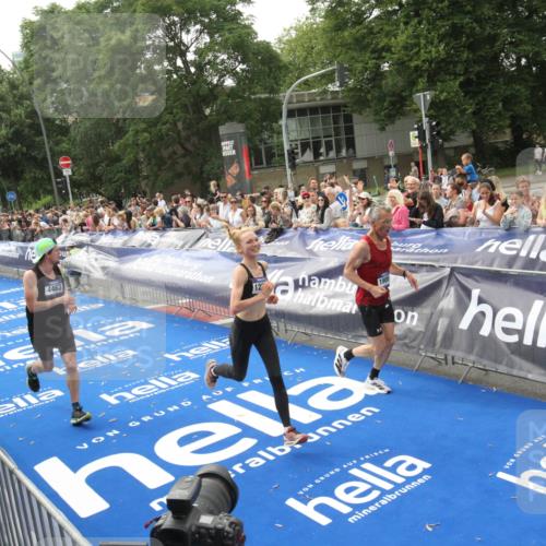 29.06.2025 - hella hamburg halbmarathon Michael Strokosch http://msf.ph/oto/8537671 29.06.2025 10:33:01 Ziel  meine-sportfotos.de