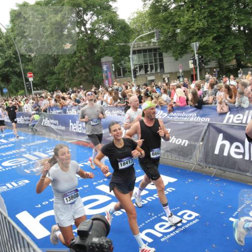 29.06.2025 - hella hamburg halbmarathon Michael Strokosch http://msf.ph/oto/8537676 29.06.2025 10:50:45 Ziel  meine-sportfotos.de