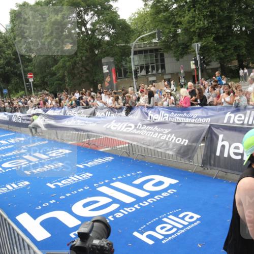29.06.2025 - hella hamburg halbmarathon Michael Strokosch http://msf.ph/oto/8537677 29.06.2025 10:33:02 Ziel  meine-sportfotos.de