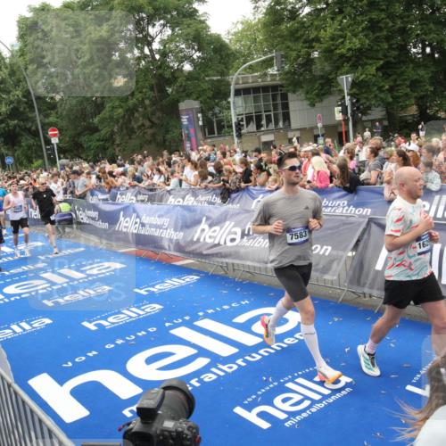 29.06.2025 - hella hamburg halbmarathon Michael Strokosch http://msf.ph/oto/8537681 29.06.2025 10:50:46 Ziel  meine-sportfotos.de