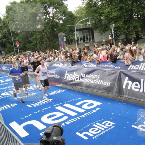 29.06.2025 - hella hamburg halbmarathon Michael Strokosch http://msf.ph/oto/8537686 29.06.2025 10:50:47 Ziel  meine-sportfotos.de