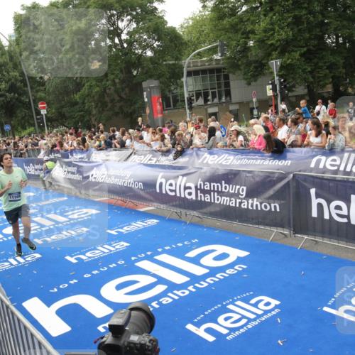 29.06.2025 - hella hamburg halbmarathon Michael Strokosch http://msf.ph/oto/8537692 29.06.2025 10:33:07 Ziel  meine-sportfotos.de