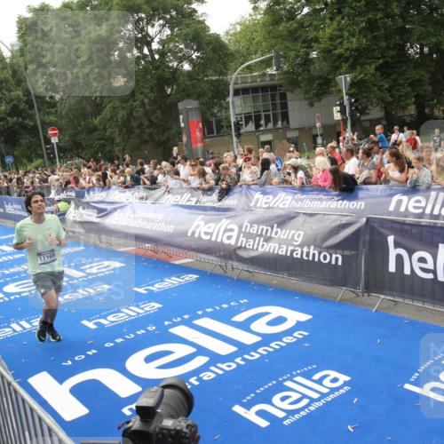 29.06.2025 - hella hamburg halbmarathon Michael Strokosch http://msf.ph/oto/8537694 29.06.2025 10:33:07 Ziel  meine-sportfotos.de