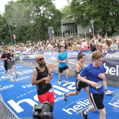 29.06.2025 - hella hamburg halbmarathon Michael Strokosch http://msf.ph/oto/8537695 29.06.2025 10:50:49 Ziel  meine-sportfotos.de