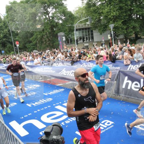 29.06.2025 - hella hamburg halbmarathon Michael Strokosch http://msf.ph/oto/8537697 29.06.2025 10:50:49 Ziel  meine-sportfotos.de