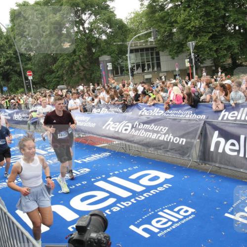 29.06.2025 - hella hamburg halbmarathon Michael Strokosch http://msf.ph/oto/8537699 29.06.2025 10:50:50 Ziel  meine-sportfotos.de