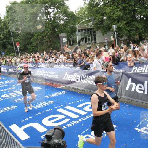 29.06.2025 - hella hamburg halbmarathon Michael Strokosch http://msf.ph/oto/8537707 29.06.2025 10:50:53 Ziel  meine-sportfotos.de