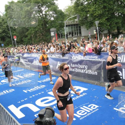 29.06.2025 - hella hamburg halbmarathon Michael Strokosch http://msf.ph/oto/8537732 29.06.2025 10:51:01 Ziel  meine-sportfotos.de