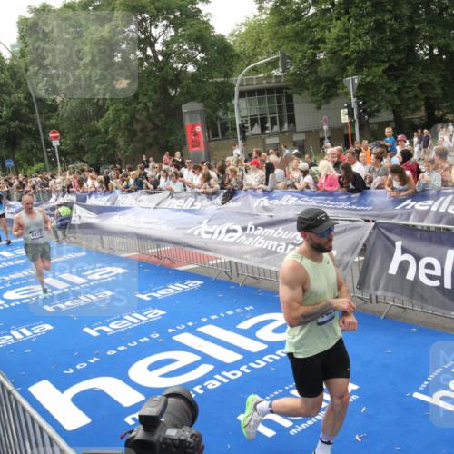 29.06.2025 - hella hamburg halbmarathon Michael Strokosch http://msf.ph/oto/8537733 29.06.2025 10:33:14 Ziel  meine-sportfotos.de