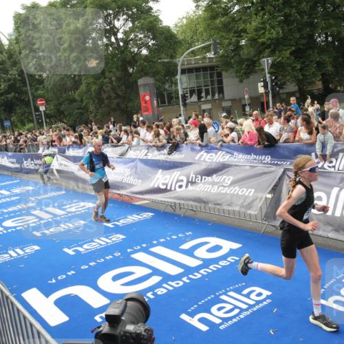 29.06.2025 - hella hamburg halbmarathon Michael Strokosch http://msf.ph/oto/8537750 29.06.2025 10:33:17 Ziel  meine-sportfotos.de
