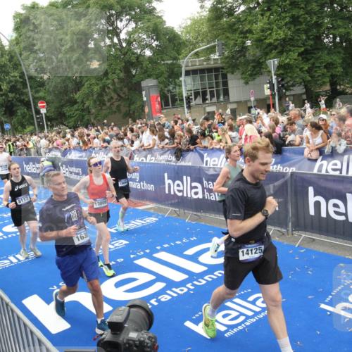 29.06.2025 - hella hamburg halbmarathon Michael Strokosch http://msf.ph/oto/8537755 29.06.2025 10:51:08 Ziel  meine-sportfotos.de