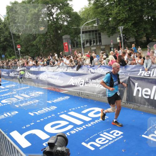 29.06.2025 - hella hamburg halbmarathon Michael Strokosch http://msf.ph/oto/8537756 29.06.2025 10:33:18 Ziel  meine-sportfotos.de