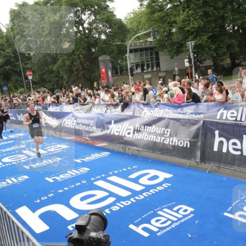 29.06.2025 - hella hamburg halbmarathon Michael Strokosch http://msf.ph/oto/8537758 29.06.2025 10:33:20 Ziel  meine-sportfotos.de