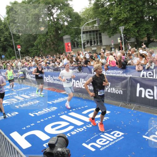29.06.2025 - hella hamburg halbmarathon Michael Strokosch http://msf.ph/oto/8537773 29.06.2025 10:51:13 Ziel  meine-sportfotos.de