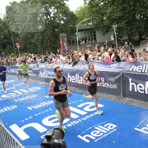 29.06.2025 - hella hamburg halbmarathon Michael Strokosch http://msf.ph/oto/8537776 29.06.2025 10:33:23 Ziel  meine-sportfotos.de