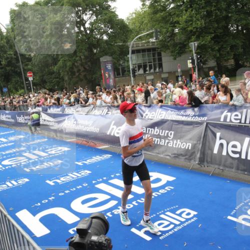 29.06.2025 - hella hamburg halbmarathon Michael Strokosch http://msf.ph/oto/8537795 29.06.2025 10:33:26 Ziel  meine-sportfotos.de