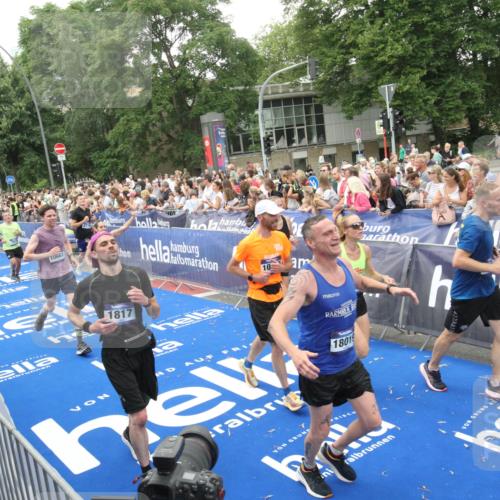 29.06.2025 - hella hamburg halbmarathon Michael Strokosch http://msf.ph/oto/8537811 29.06.2025 10:51:24 Ziel  meine-sportfotos.de