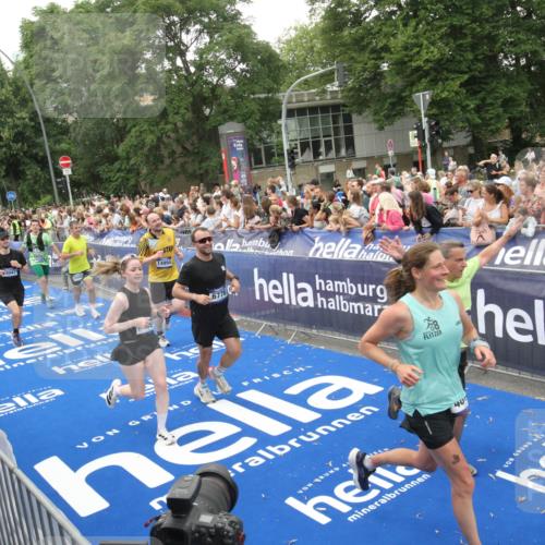 29.06.2025 - hella hamburg halbmarathon Michael Strokosch http://msf.ph/oto/8537826 29.06.2025 10:51:26 Ziel  meine-sportfotos.de