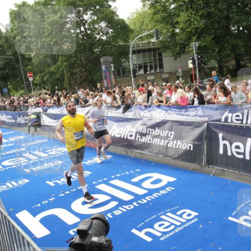 29.06.2025 - hella hamburg halbmarathon Michael Strokosch http://msf.ph/oto/8537829 29.06.2025 10:33:35 Ziel  meine-sportfotos.de