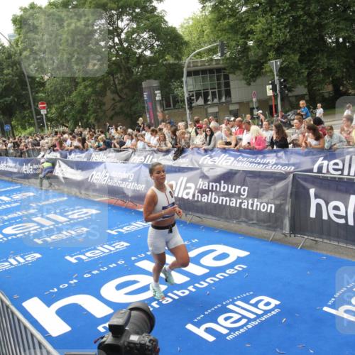 29.06.2025 - hella hamburg halbmarathon Michael Strokosch http://msf.ph/oto/8537842 29.06.2025 10:33:37 Ziel  meine-sportfotos.de