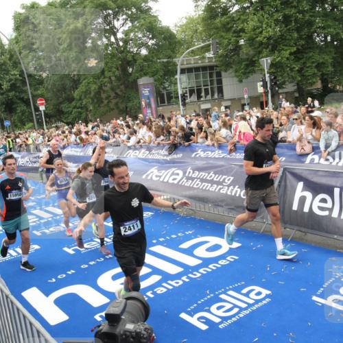 29.06.2025 - hella hamburg halbmarathon Michael Strokosch http://msf.ph/oto/8537843 29.06.2025 10:51:31 Ziel  meine-sportfotos.de