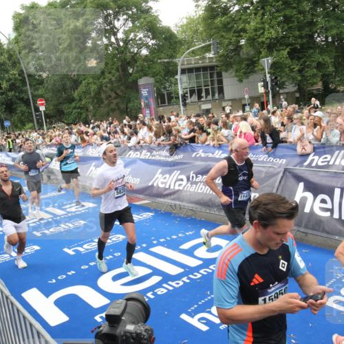 29.06.2025 - hella hamburg halbmarathon Michael Strokosch http://msf.ph/oto/8537852 29.06.2025 10:51:32 Ziel  meine-sportfotos.de