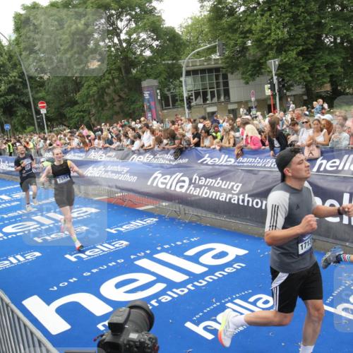 29.06.2025 - hella hamburg halbmarathon Michael Strokosch http://msf.ph/oto/8537864 29.06.2025 10:51:35 Ziel  meine-sportfotos.de