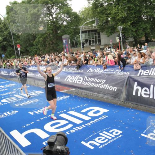 29.06.2025 - hella hamburg halbmarathon Michael Strokosch http://msf.ph/oto/8537865 29.06.2025 10:51:35 Ziel  meine-sportfotos.de
