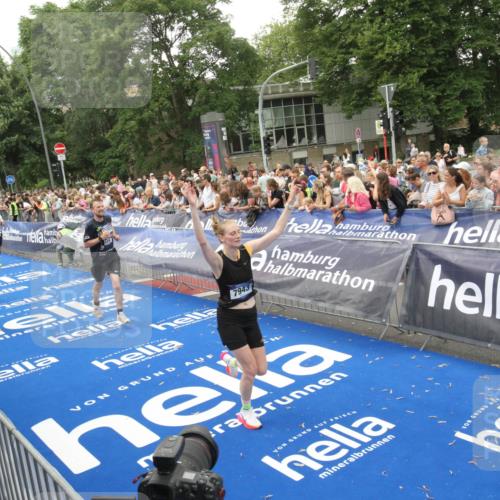 29.06.2025 - hella hamburg halbmarathon Michael Strokosch http://msf.ph/oto/8537867 29.06.2025 10:51:36 Ziel  meine-sportfotos.de