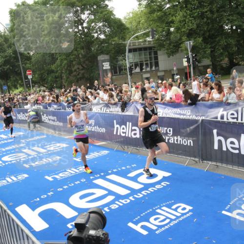 29.06.2025 - hella hamburg halbmarathon Michael Strokosch http://msf.ph/oto/8537868 29.06.2025 10:33:42 Ziel  meine-sportfotos.de