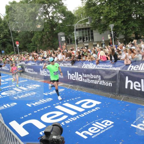 29.06.2025 - hella hamburg halbmarathon Michael Strokosch http://msf.ph/oto/8537891 29.06.2025 10:51:42 Ziel  meine-sportfotos.de
