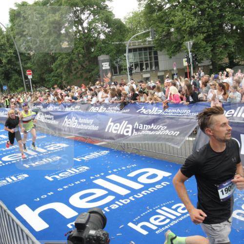 29.06.2025 - hella hamburg halbmarathon Michael Strokosch http://msf.ph/oto/8537903 29.06.2025 10:51:44 Ziel  meine-sportfotos.de
