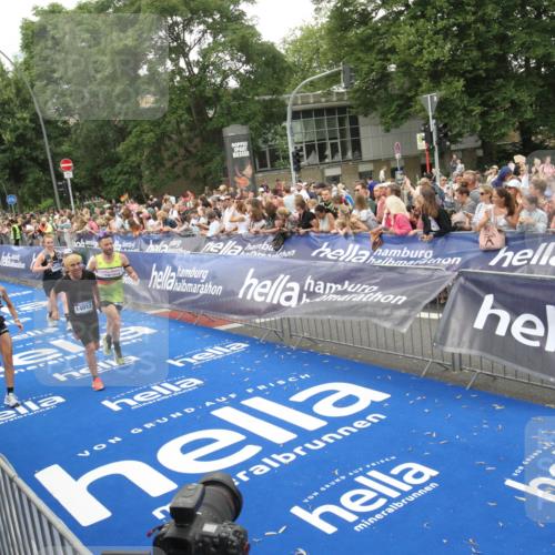 29.06.2025 - hella hamburg halbmarathon Michael Strokosch http://msf.ph/oto/8537905 29.06.2025 10:51:45 Ziel  meine-sportfotos.de