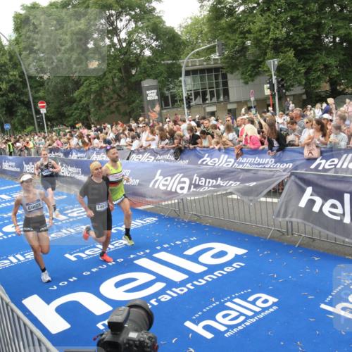 29.06.2025 - hella hamburg halbmarathon Michael Strokosch http://msf.ph/oto/8537908 29.06.2025 10:51:45 Ziel  meine-sportfotos.de